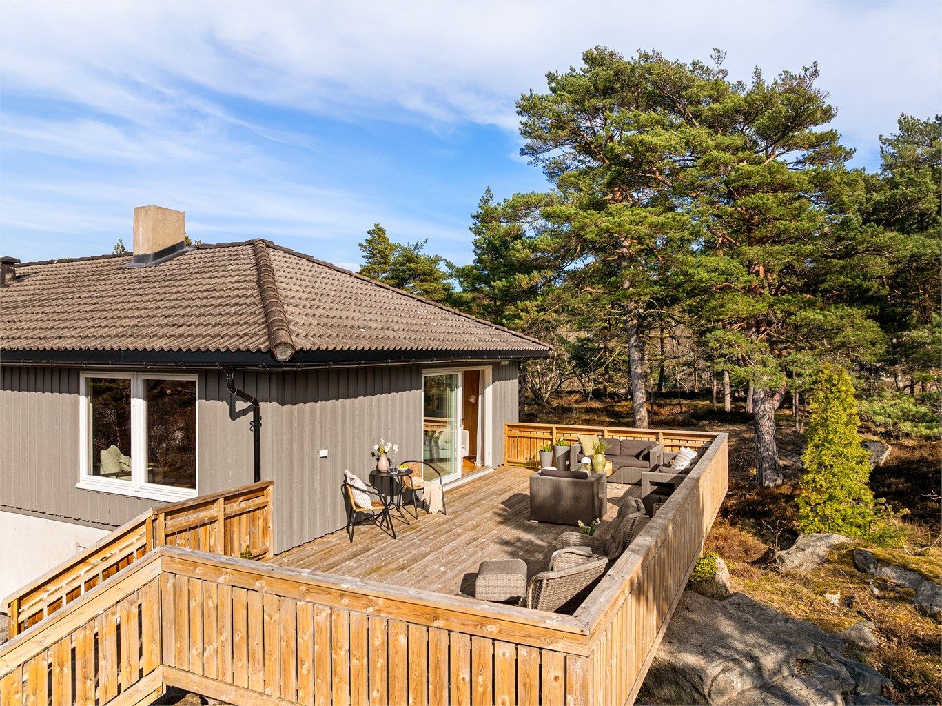 Solforholdene er generelt meget gode, blant annet på den romslige terrassen.