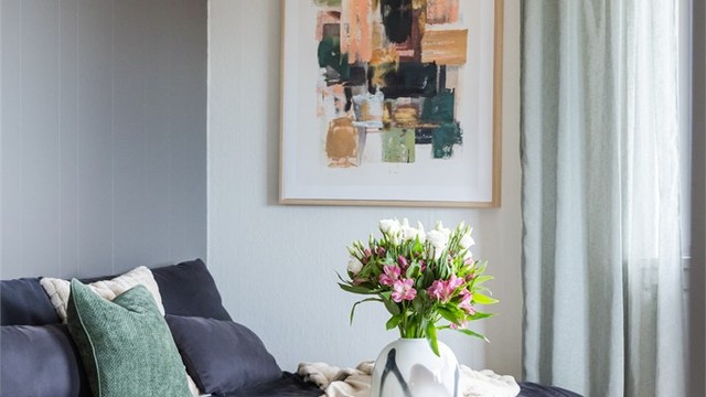 God takhøyde i stuen sørger for en god og behagelig atmosfære.