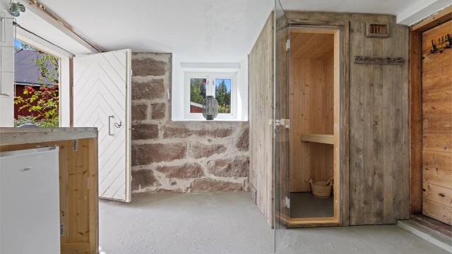 I kjelleren finner du også en badstue, perfekt på kalde vinterdager.