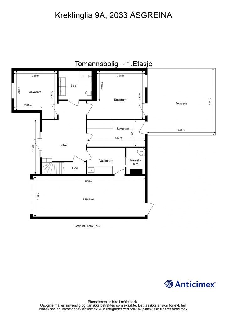 Plantegning med innvendige mål og himmelretning.