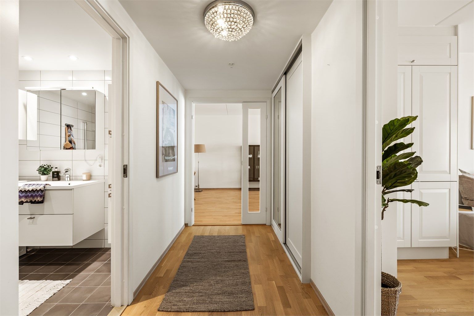 Leiligheten har balansert ventilasjonsanlegg, aggregat er plassert i bod/teknisk rom.