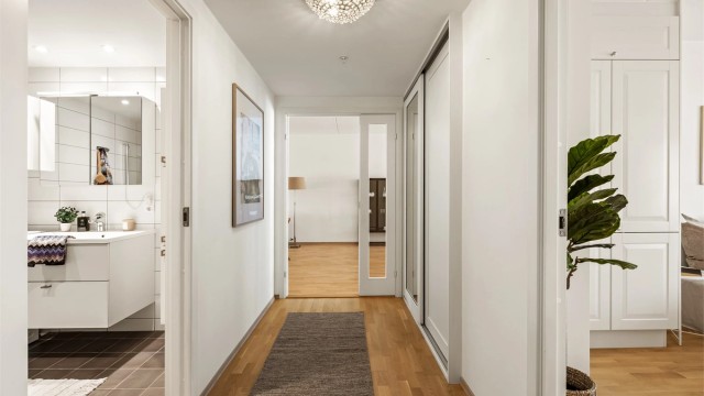 Leiligheten har balansert ventilasjonsanlegg, aggregat er plassert i bod/teknisk rom.
