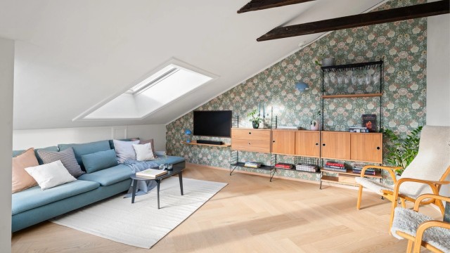 I 2023 ble det lagt ny fiskebensparkett med varmefolie i stue og kjøkken for økt komfort.