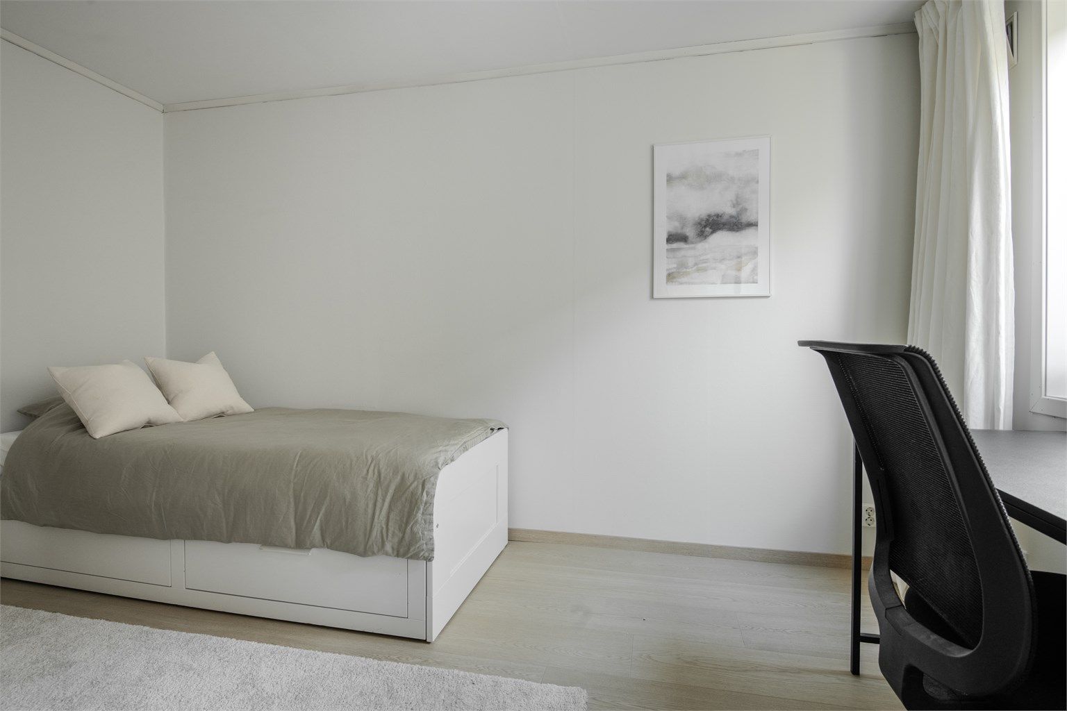 Det tredje soverommet er i dag innredet som kontor, men kan også benyttes som gjesterom eller barnerom.