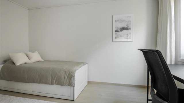 Det tredje soverommet er i dag innredet som kontor, men kan også benyttes som gjesterom eller barnerom.