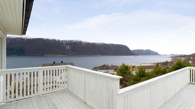 Terrasse med flott utsikt og gode solforhold