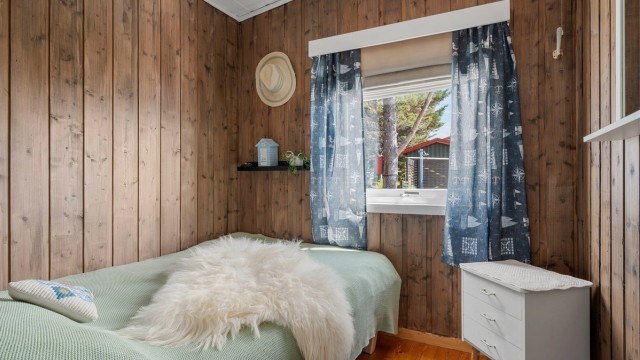 Et av hovedhyttas to soverom på 4 kvm.