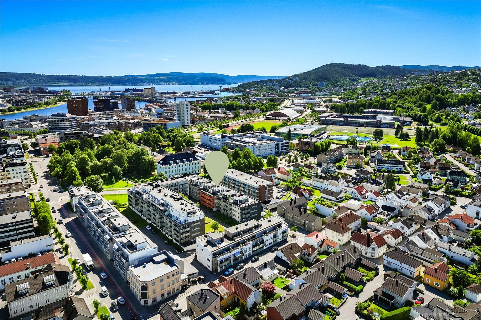 Gangavstand til Strømsø torg og Bragernes Torg med flere servicetilbud.