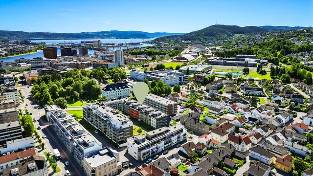 Gangavstand til Strømsø torg og Bragernes Torg med flere servicetilbud.