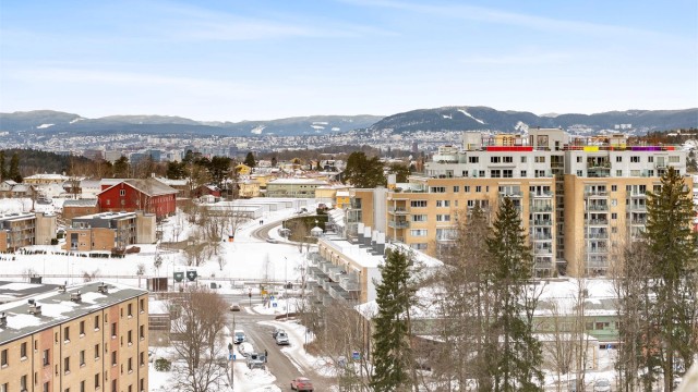 Bøler T-banestasjon ligger ca. 5 minutter unna, med 18 minutters reisetid til sentrum.