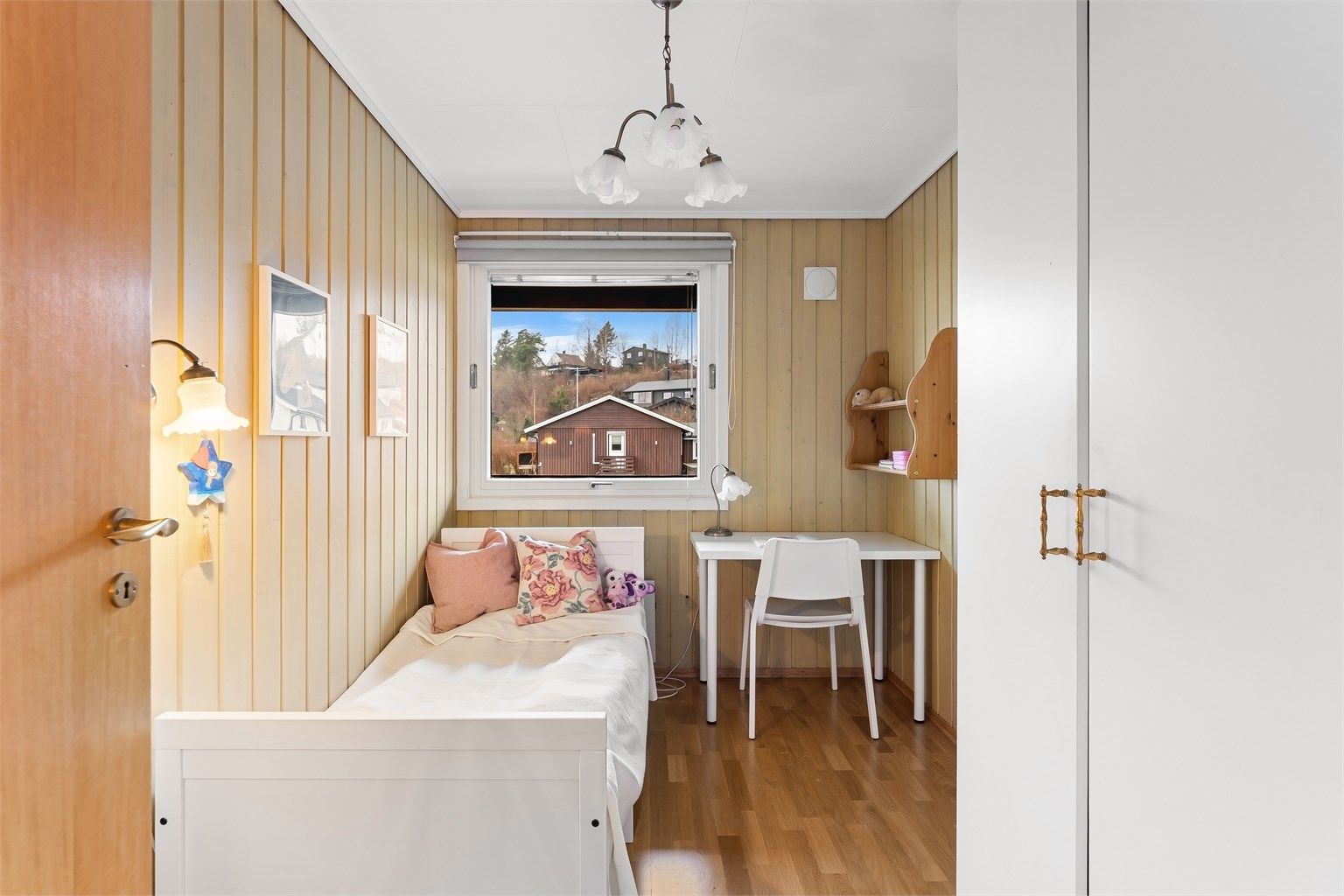 Det fjerde soverommet passer utmerket som barnerom, gjesterom eller kontor.