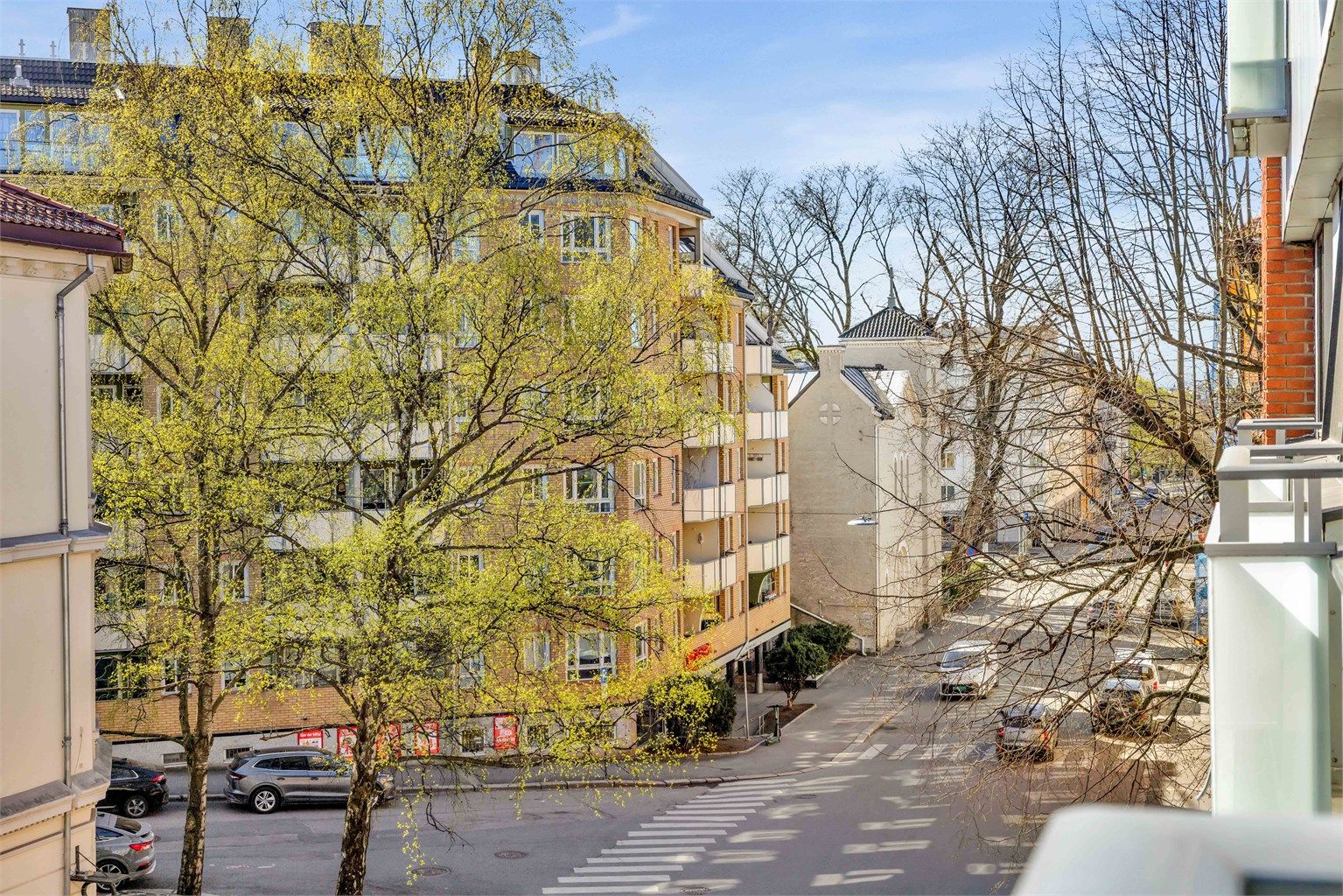 Svært sentral og ettertraktet beliggenhet på Majorstuen med byens beste fasiliteter rett utenfor døren. Foto: Bjørnar Solberg.