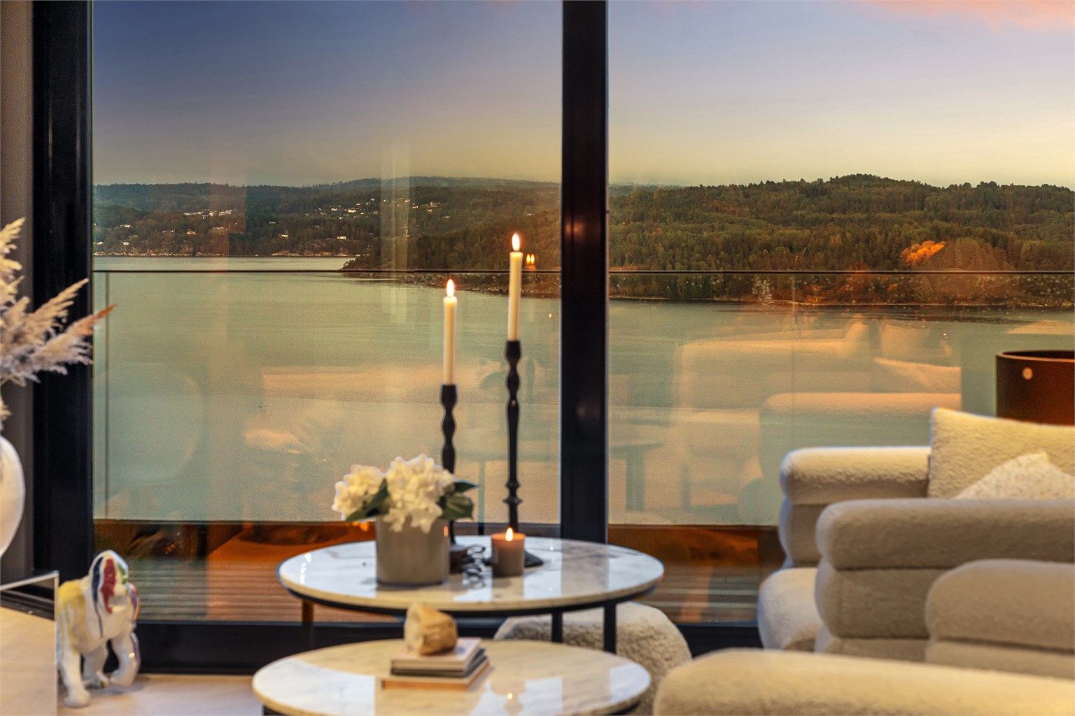 Nyt utsikten over Oslofjorden fra stuen!