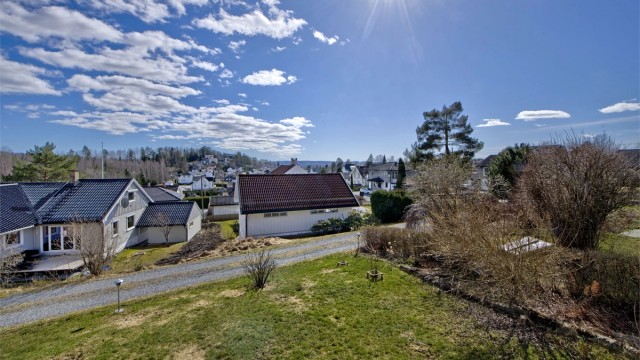 Flott utsyn fra terrassen med adkomst fra 1. etasje