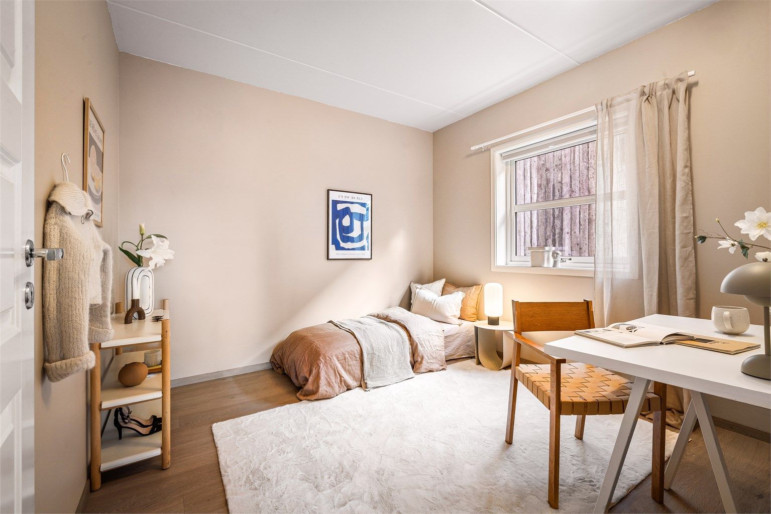 - Gjesterom/barnerom med nytt gulv -