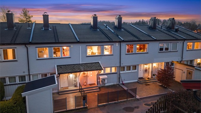 Eiendomsmegler Krogsveen v/Idriss Eliassy ønsker velkommen til Midtskogveien 22C