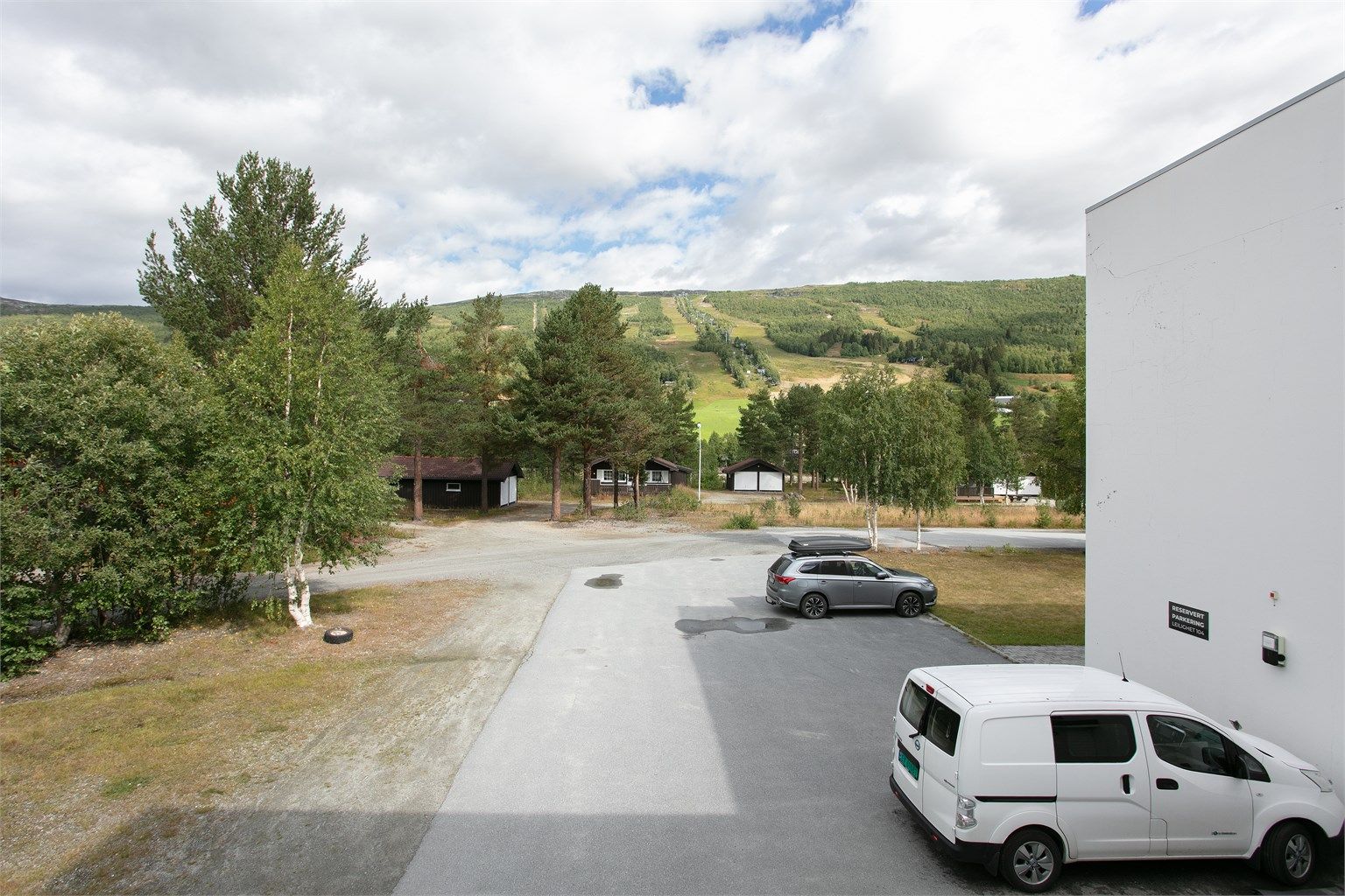 Felles parkeringsplasser på sameiets tomt