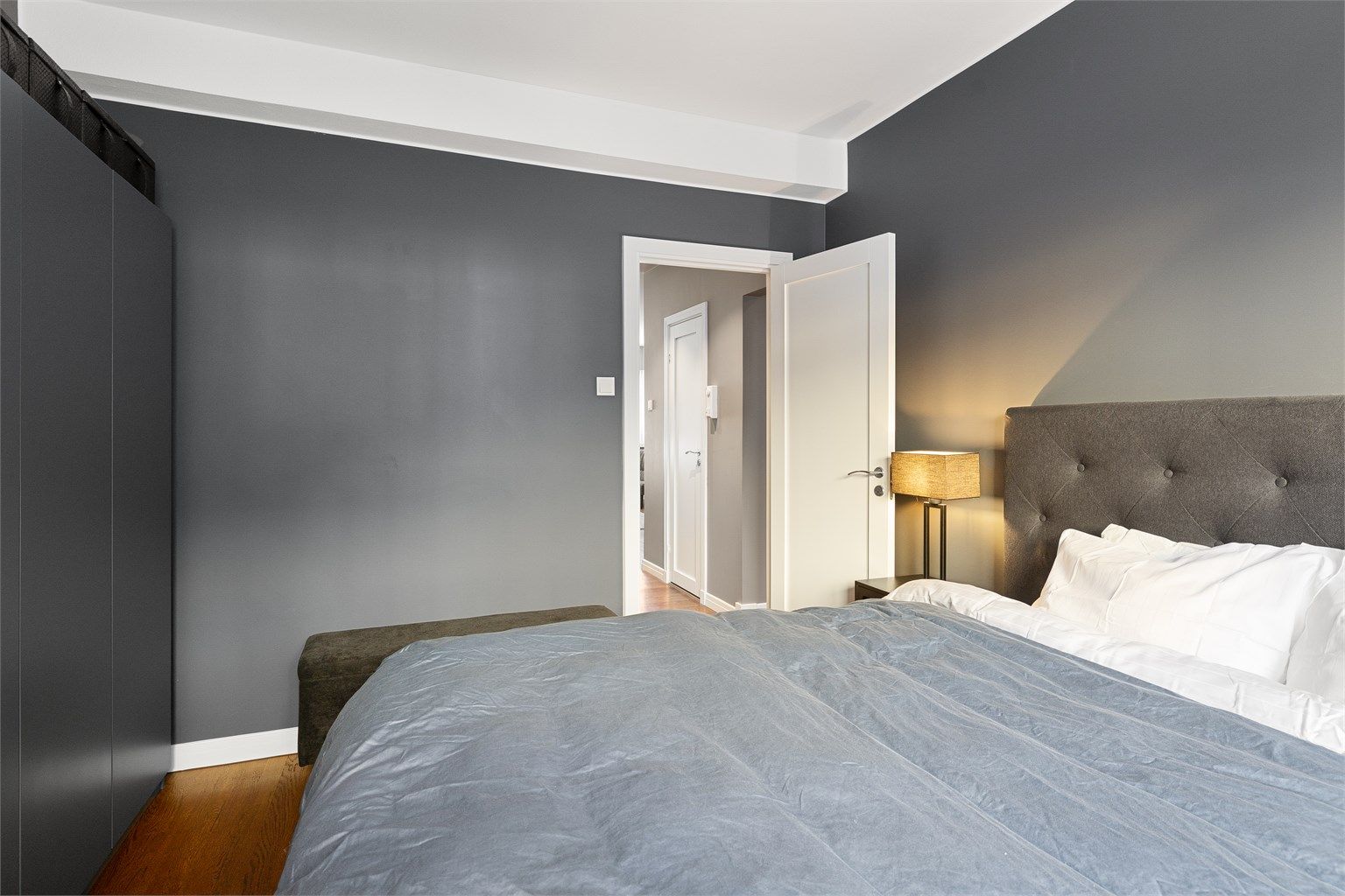 Også her er overflater på gulv, vegger og himling oppgradert i 2024.