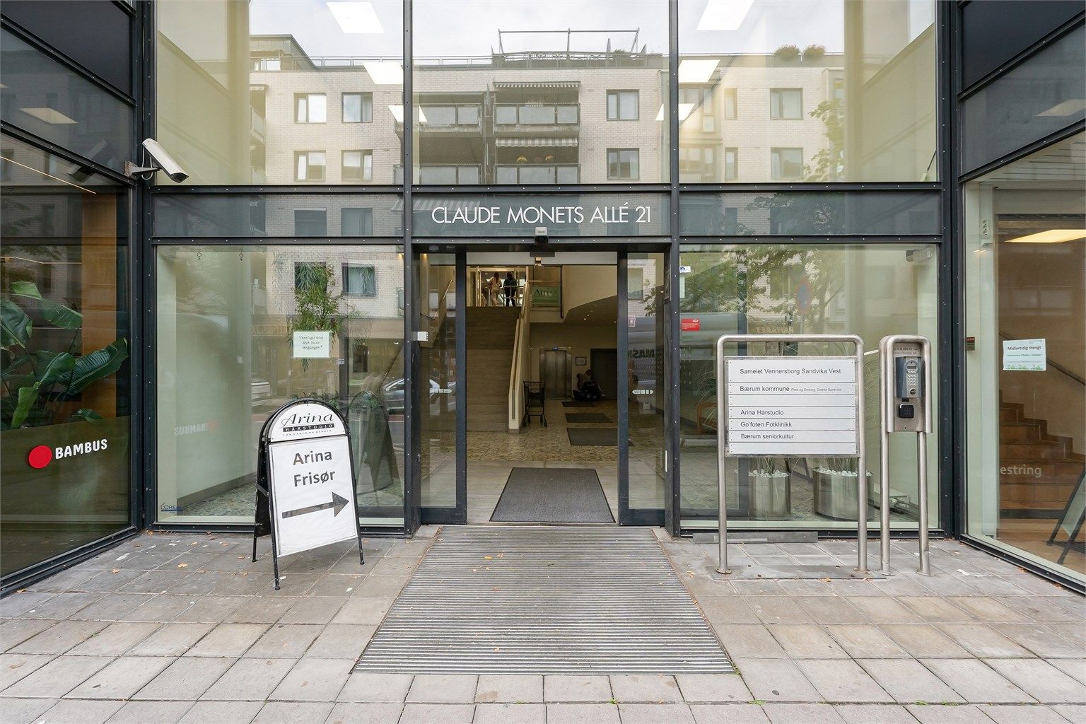 Hovedinngangen til claude Monets allè 21