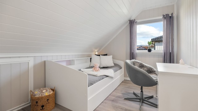 Alle soverommene har downlights i tak fra perioden 2017-2024.