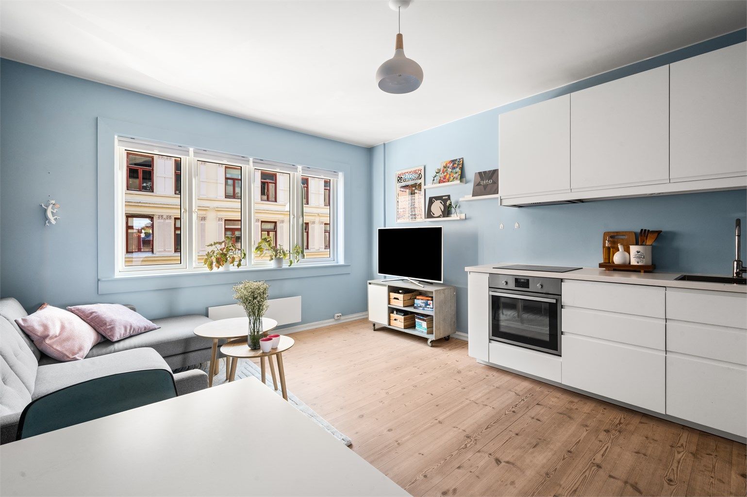 Nhut Nam Huynh v/ Krogsveen har gleden av å presentere en meget sjarmerende 2-roms aksjeleilighet beliggende på idylliske Vålerenga.