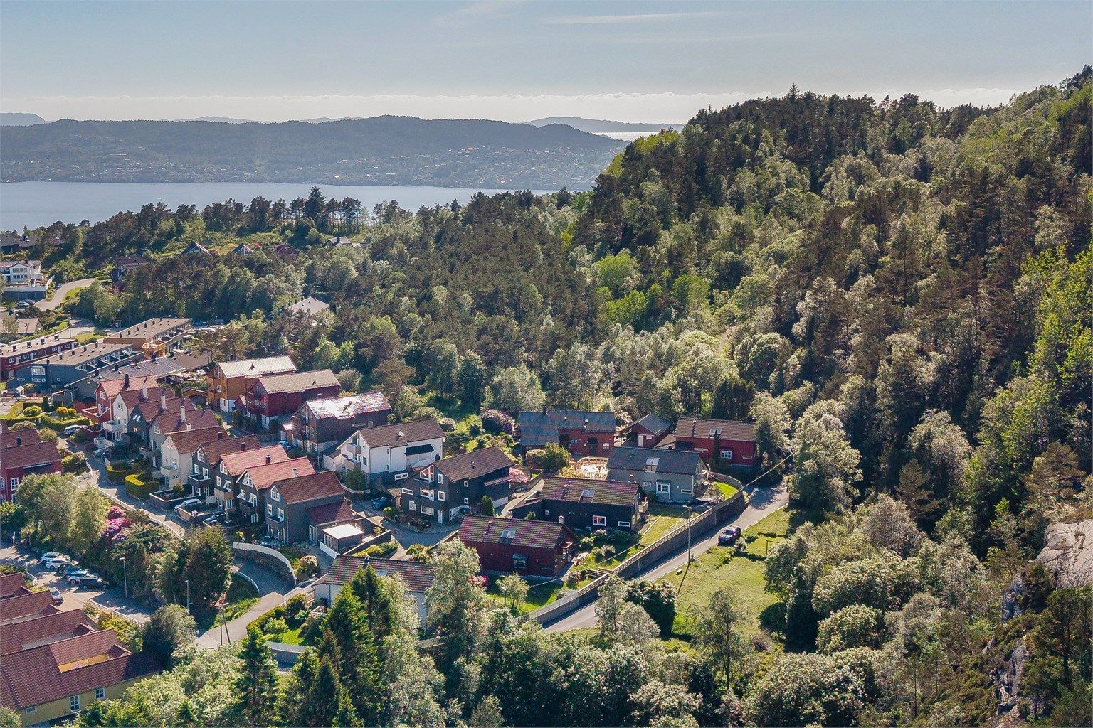 Myrdalskogen er et attraktivt og veletablert boligområde i Åsane med kort vei til skoler, barnehager og diverse fritidstilbud.