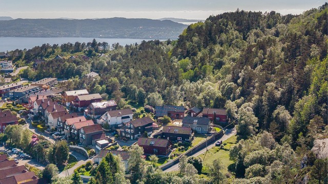 Myrdalskogen er et attraktivt og veletablert boligområde i Åsane med kort vei til skoler, barnehager og diverse fritidstilbud.
