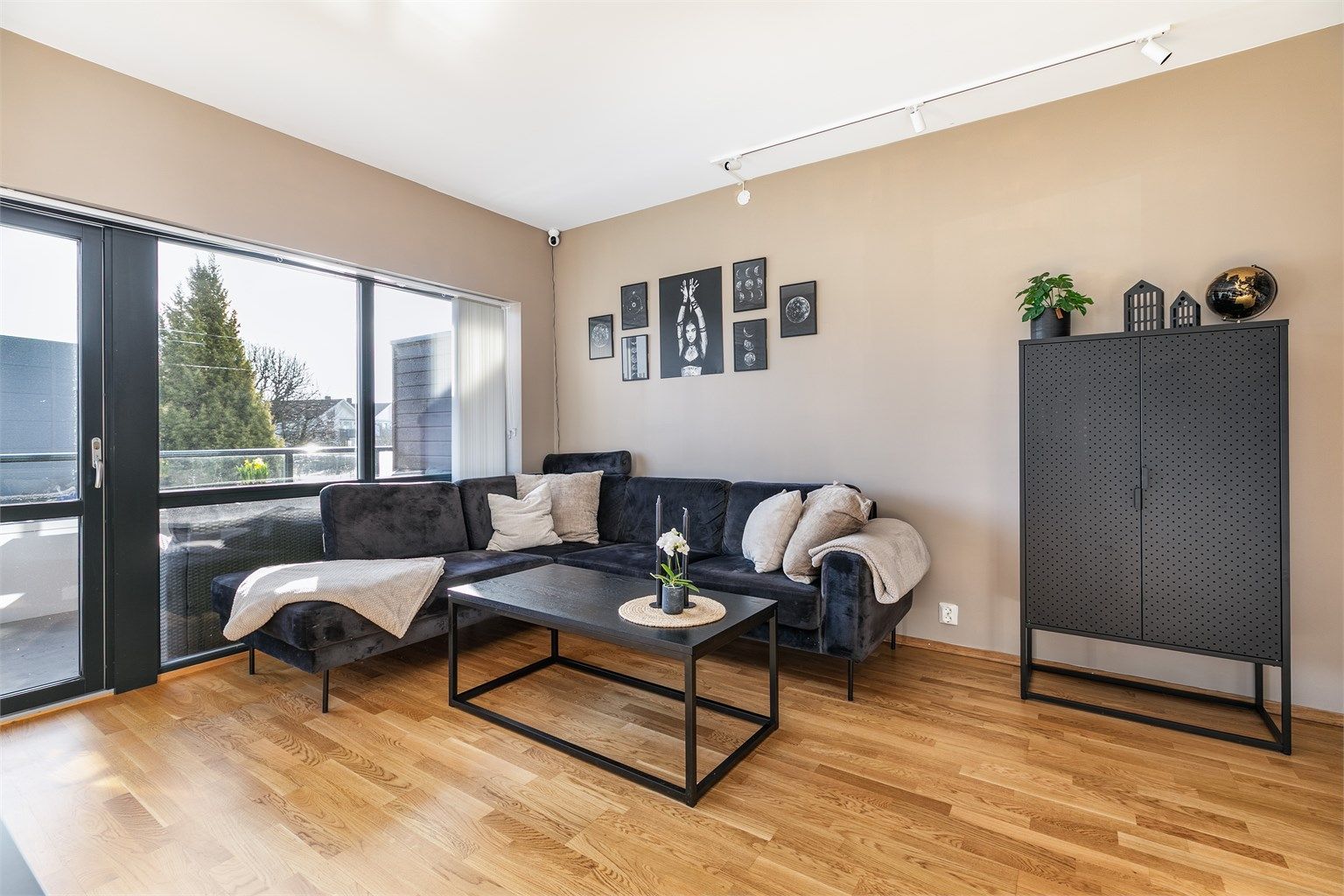 Leiligheten formidles av Krogsveen. 
Fotograf; Børge Oppegård.