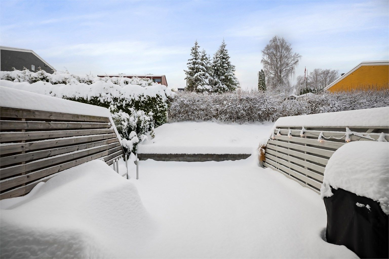 Fra stuen er det utgang til terrassen