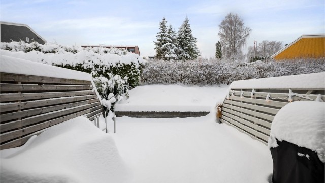 Fra stuen er det utgang til terrassen