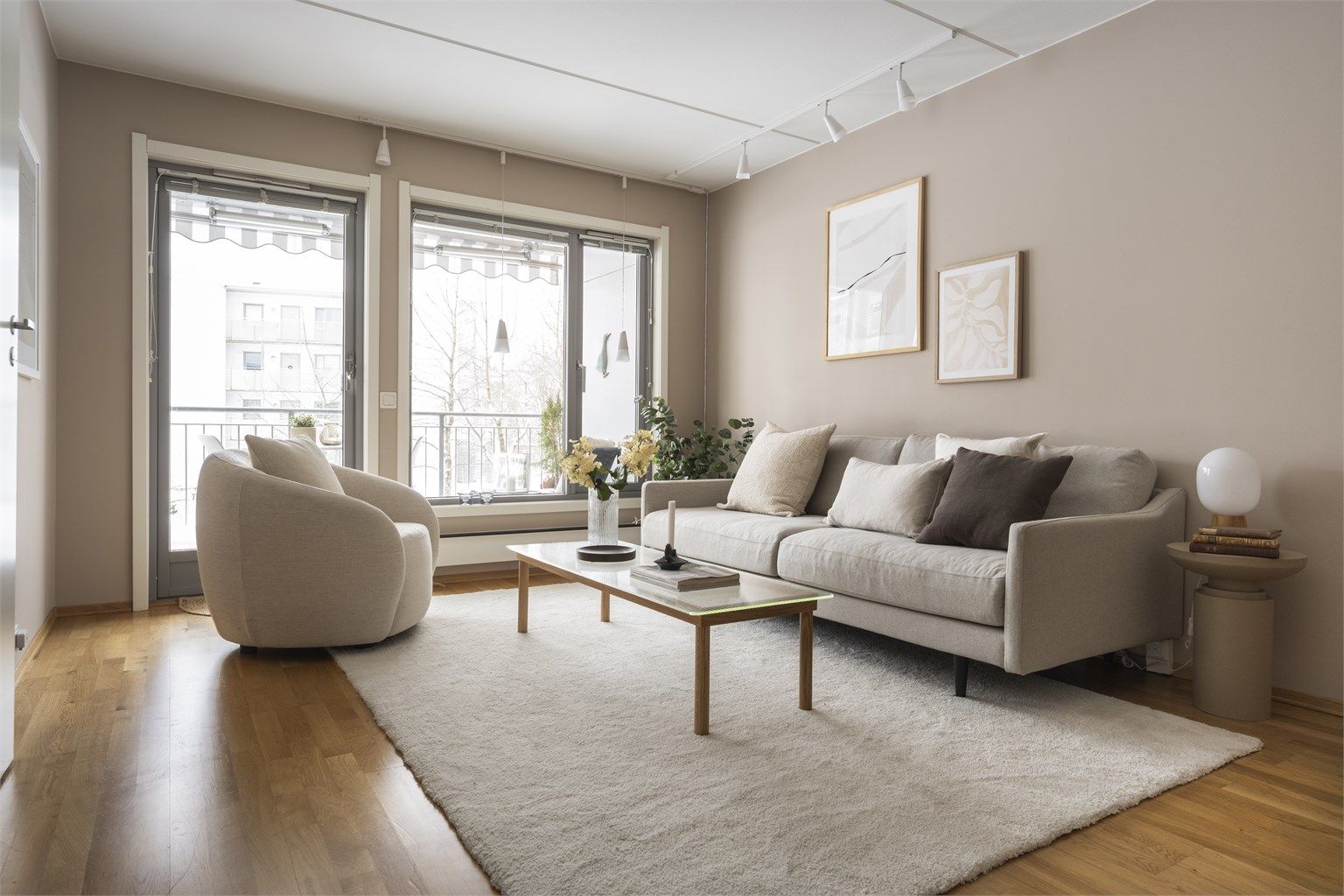 Velkommen til Gamle Enebakkvei 21P! - En lys og romslig 2-roms omsorg-/seniorbolig i bygg fra 2003. Foto: Martine Eren Jacobsen.