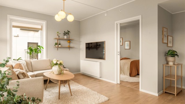 - I stuen er det tilkomst til ett av soverommene -