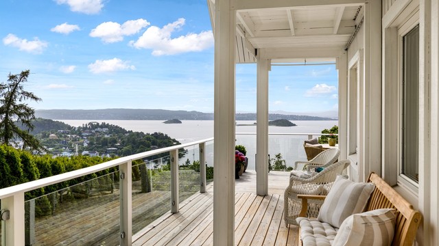 Terrassen går rundt huset