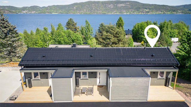 Kort vei til barneskole, barnehage og flotte turområder fra eiendommen.