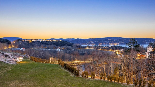 Her bor du fritt og høyt med gode solforhold og nærhet til både kyststien og badestrender.
Foto: Stine Prøitz Jørgensen
