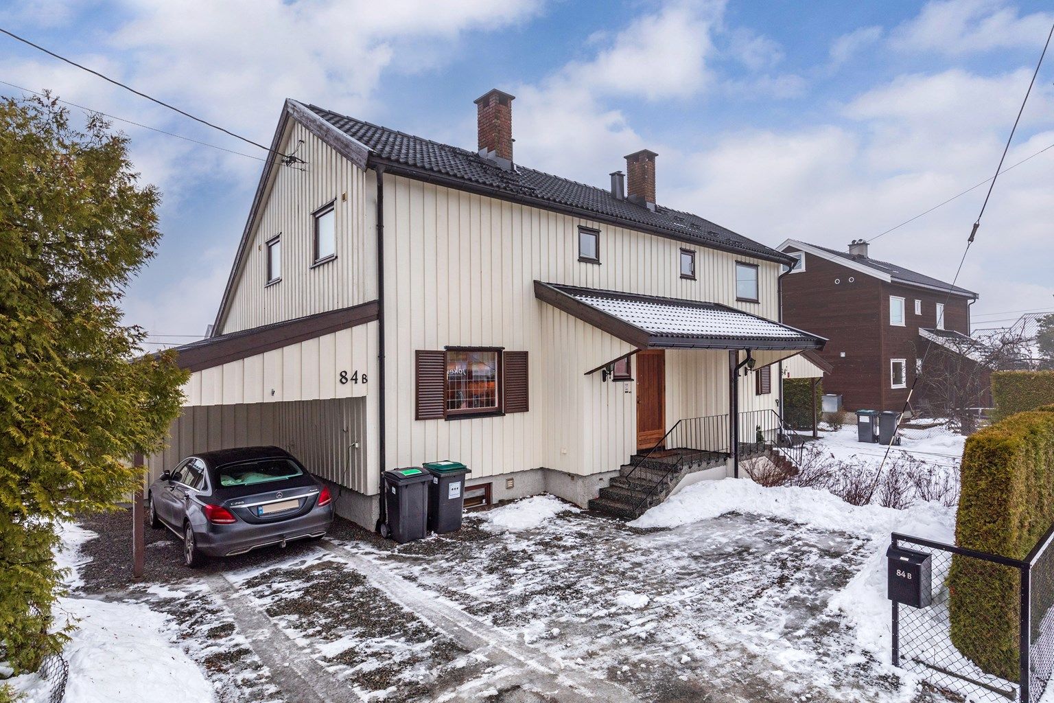 Velkommen til Kjelsåsveien 84B, en innholdsrik familiebolig med sentral beliggenhet