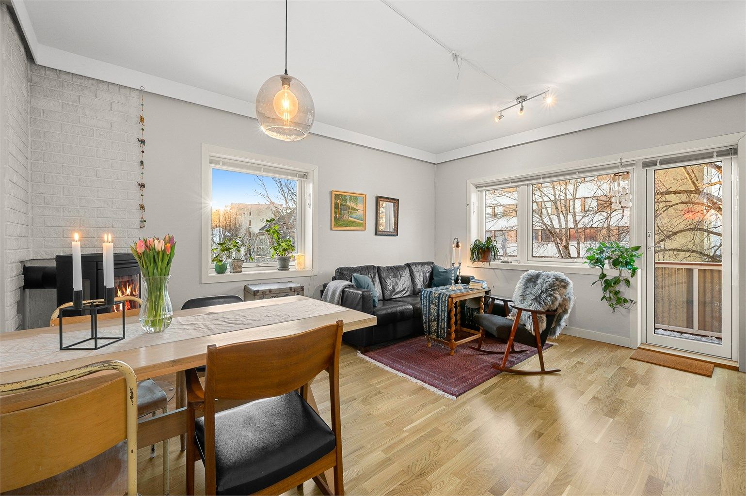 Velkommen til Ragnhilds gate 1C - og denne flotte 3-romsleiligheten beliggende i et veletablert og rolig område på Kalvskinnet/Øya! 