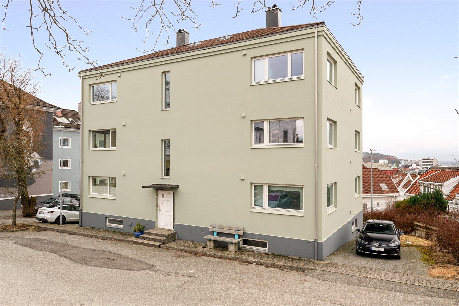 Kjekk 3-roms leilighet i 2. etg. med parkering og fantastisk utsikt til sentrum