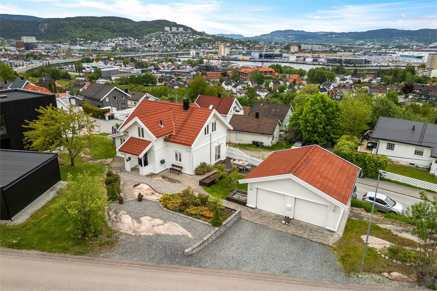 En innholdsrik og oppgradert enebolig med flott utsikt samt en familievennlig beliggenhet. 
Foto: Haiman Askari