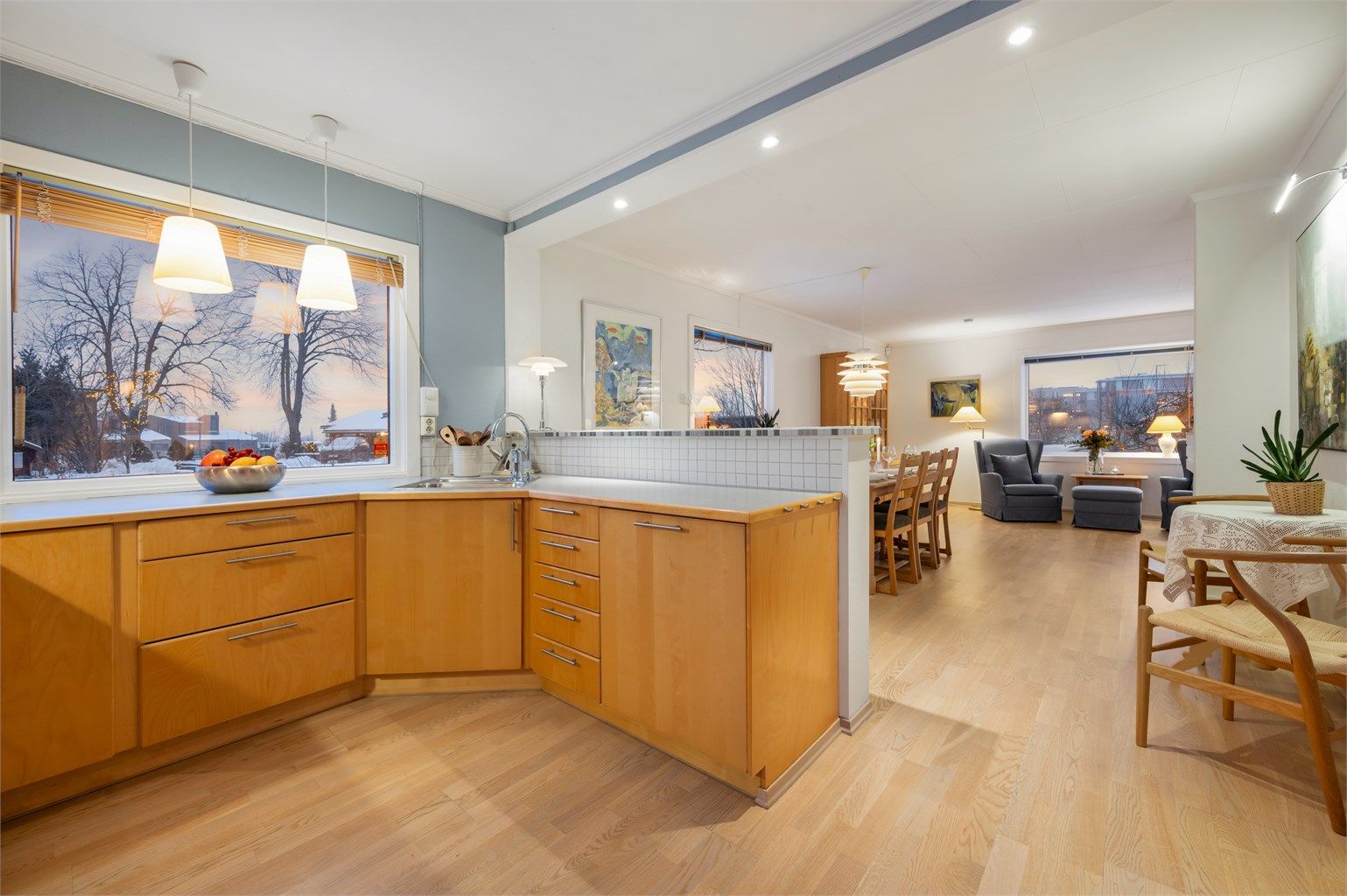 Naturlig plass til spisebord i tilknytning til kjøkkenet.