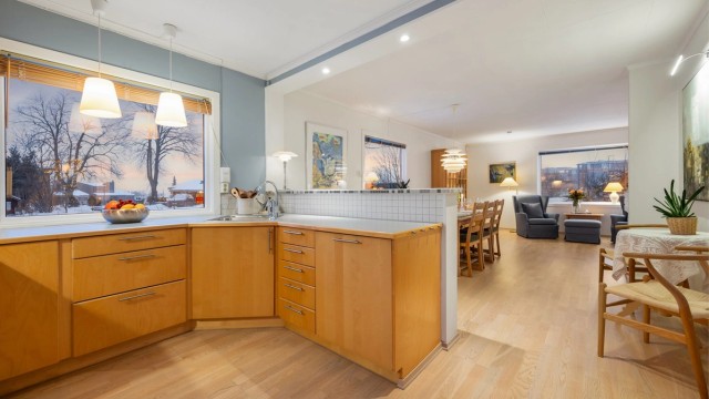 Naturlig plass til spisebord i tilknytning til kjøkkenet.