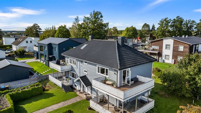 Saltaket er tekket med betongtakstein som ble takfornyet i 2014.
