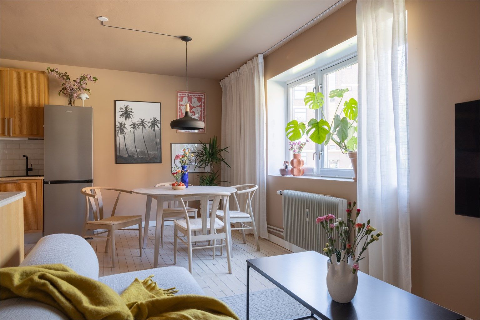 Leiligheten er overflateoppusset og holder en god standard med sin moderne stil og delikate fargepalett.