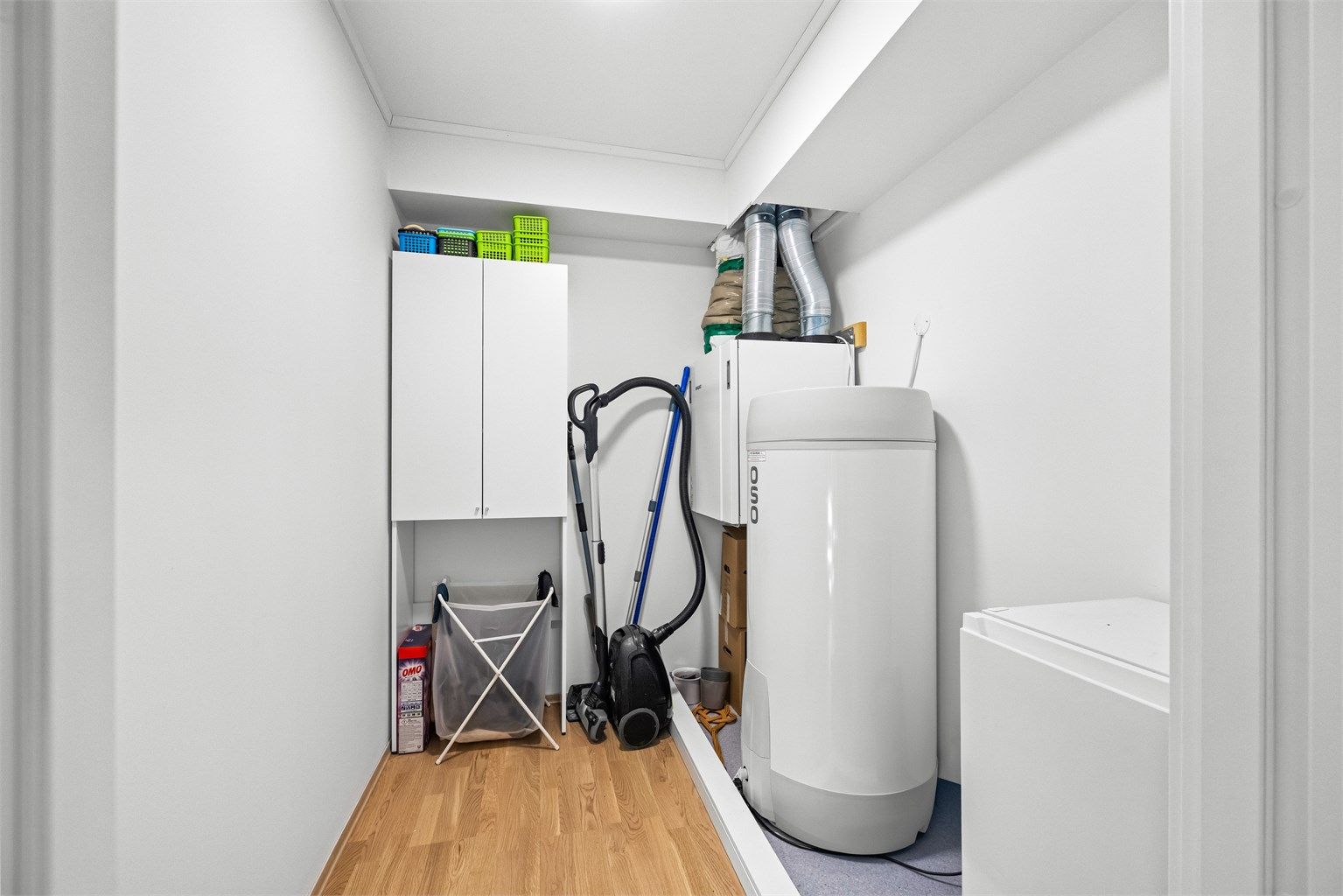 Eget teknisk rom med balansert ventilasjonsaggregat og varmtvannsbereder fra 2025.