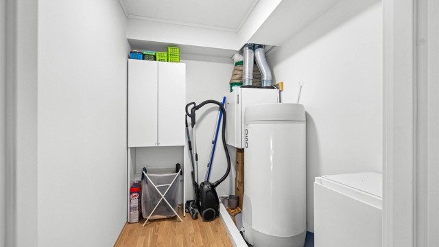 Eget teknisk rom med balansert ventilasjonsaggregat og varmtvannsbereder fra 2025.