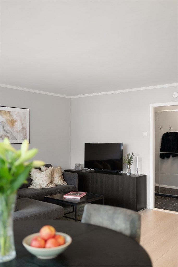 Fra stuen er det enkel tilgang til alle leilighetens rom.