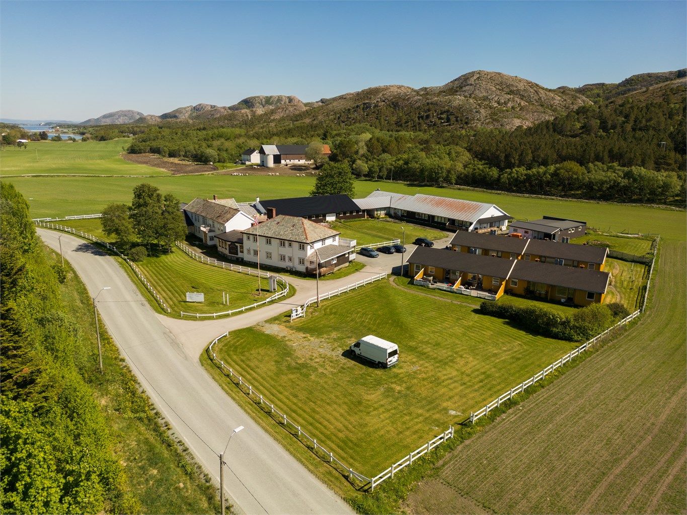 Driften består av utleievirksomhet per i dag, og har tidligere også hatt pub- og restaurantdrift.