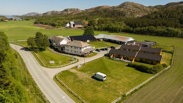 Driften består av utleievirksomhet per i dag, og har tidligere også hatt pub- og restaurantdrift.