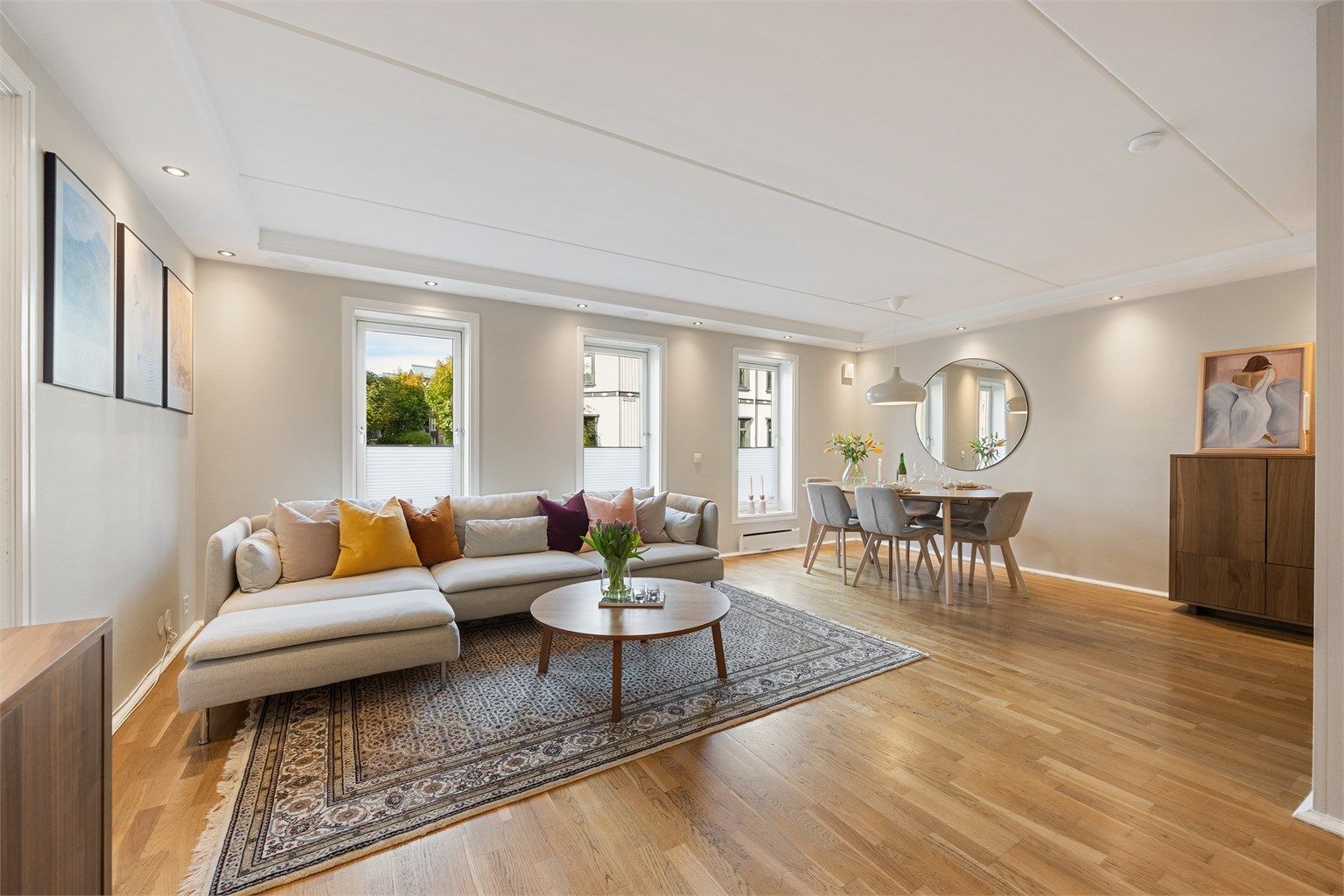 En sjelden, moderne og gjennomgående 3-roms med god planløsning og behagelige fargevalg.