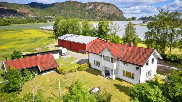 Velkommen til småbruket "Grønlund" - Gunnerudveien 2! Foto: Ole Thorgeir Solheim Thoresen